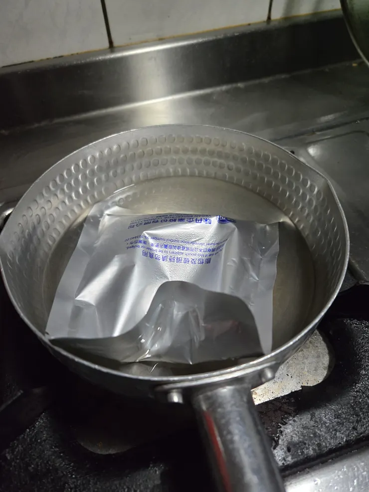 我是用熱水加熱它