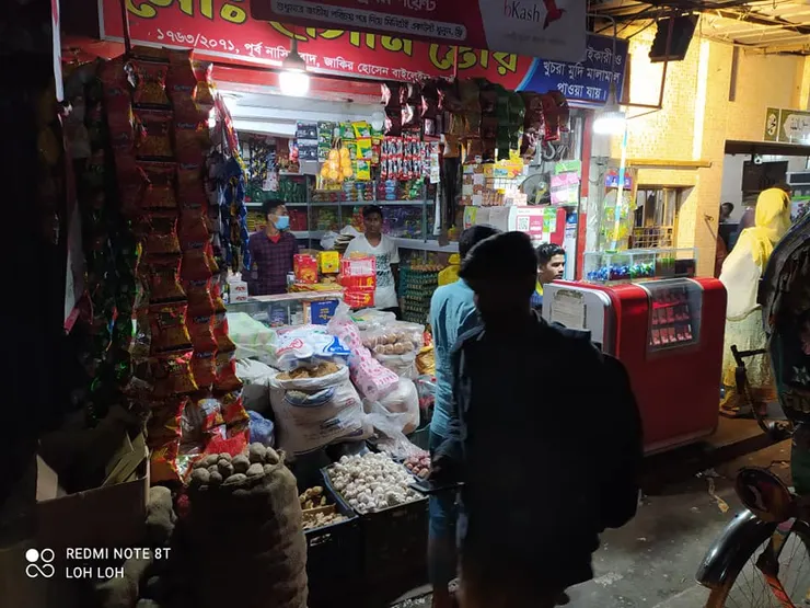 別看這小小的店 業主已經算是中上階層的人士了