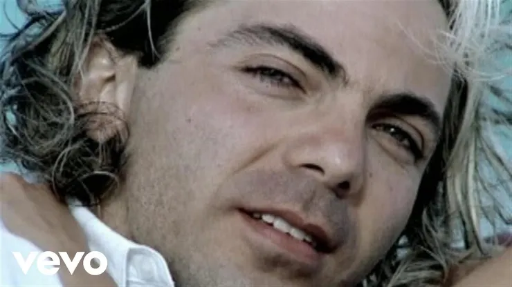 Fuente de la foto: Cristian Castro - Azul (YouTube)