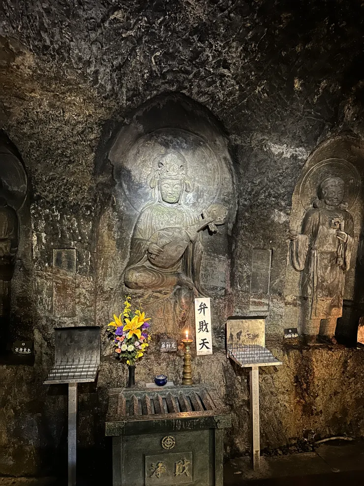 長谷寺弁天窟裡的弁財天