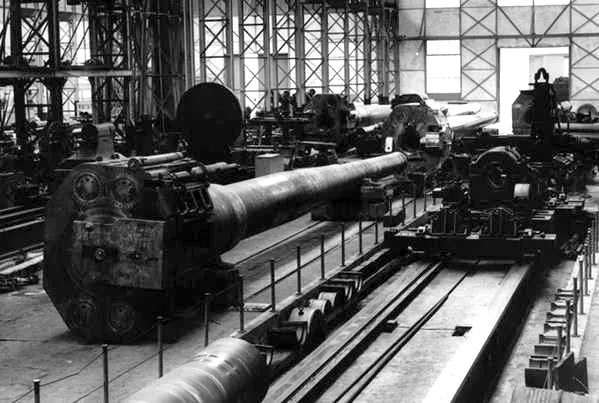 正在建造的 Mod. 1934 381/50 加農炮