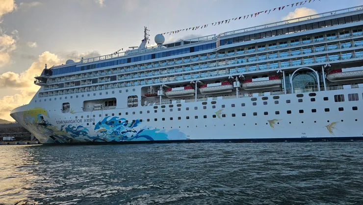 海上視角拍攝麗星郵輪探索星號!這真的是海景第一排!