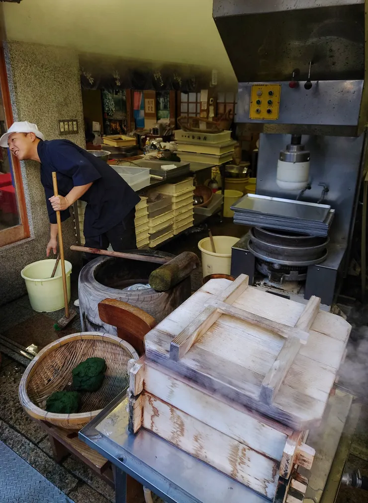 現蒸現賣的草餅