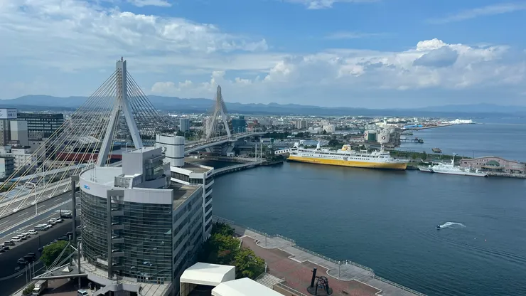 從這望出去，還跟剛剛的船遙遙相望。