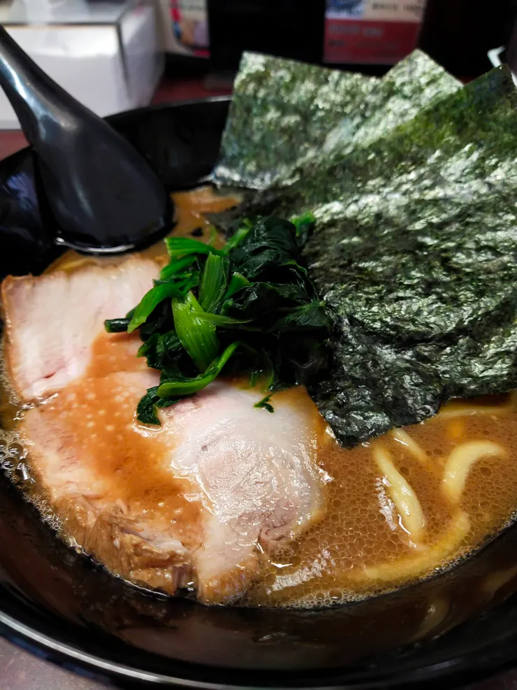 拉麵的湯偏濃稠