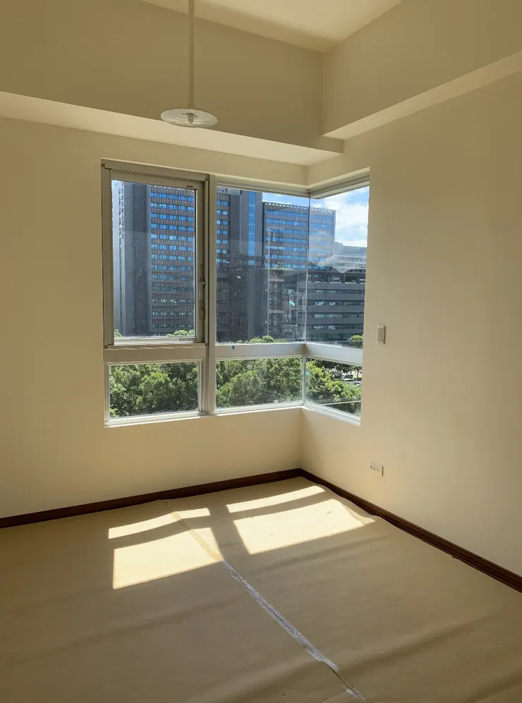 主臥-看到的是公園以及土城醫院。