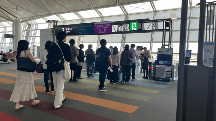 16排後方的先登機。