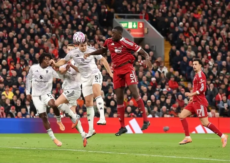 麥奎亞頭槌建功助曼聯險勝2:1