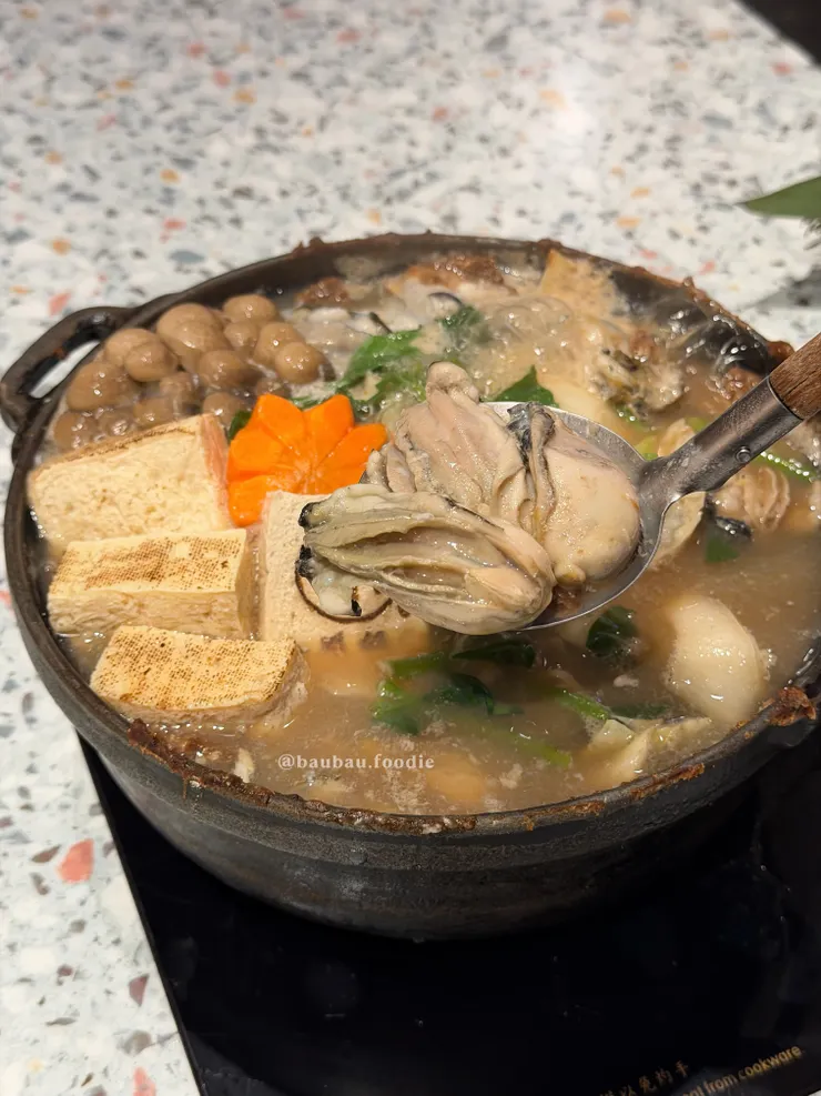 土手鍋牡蠣好大一顆