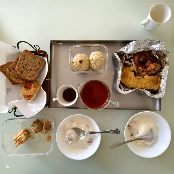 【10點出發綽綽有餘，8點半左右，吃個悠哉、豐盛的早餐！】