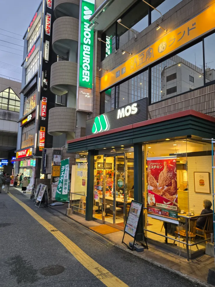 『摩斯漢堡』綠色招牌