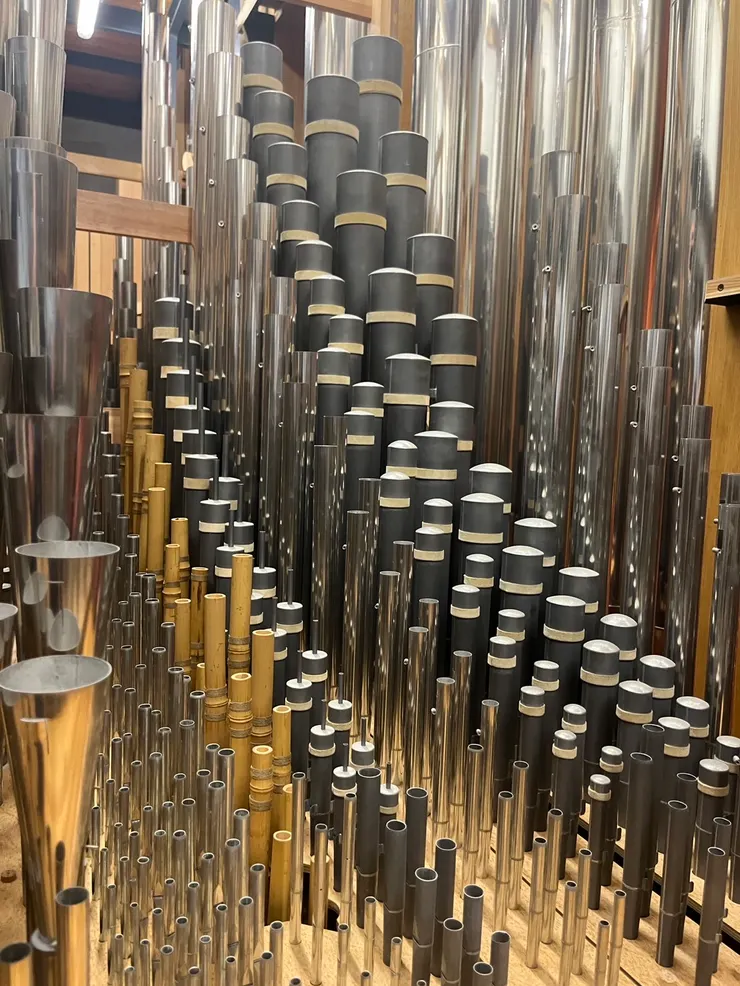 多達 2793 個音管，大大小小的音管排列整齊，看起來相當療癒