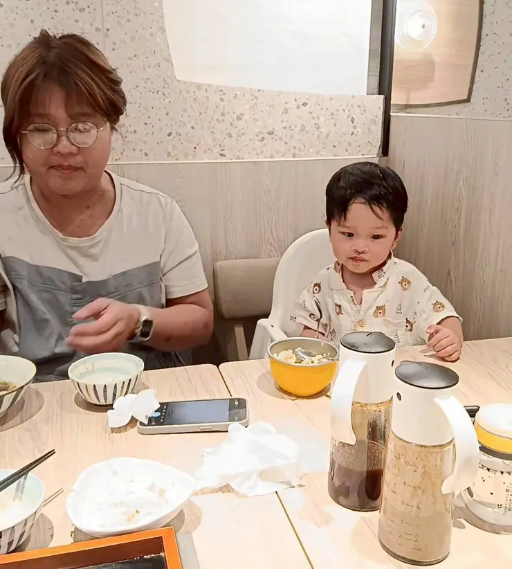 晚上的餐點~母子同食😍