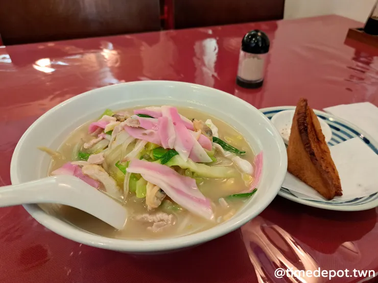 長崎名物強棒麵和蝦吐司(已經吃掉一個了)