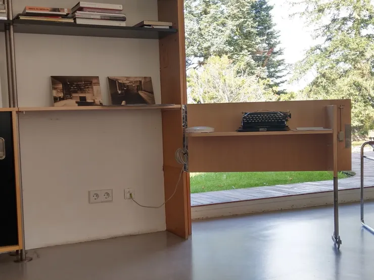 導覽才看得到的機關1，書架變辦公桌