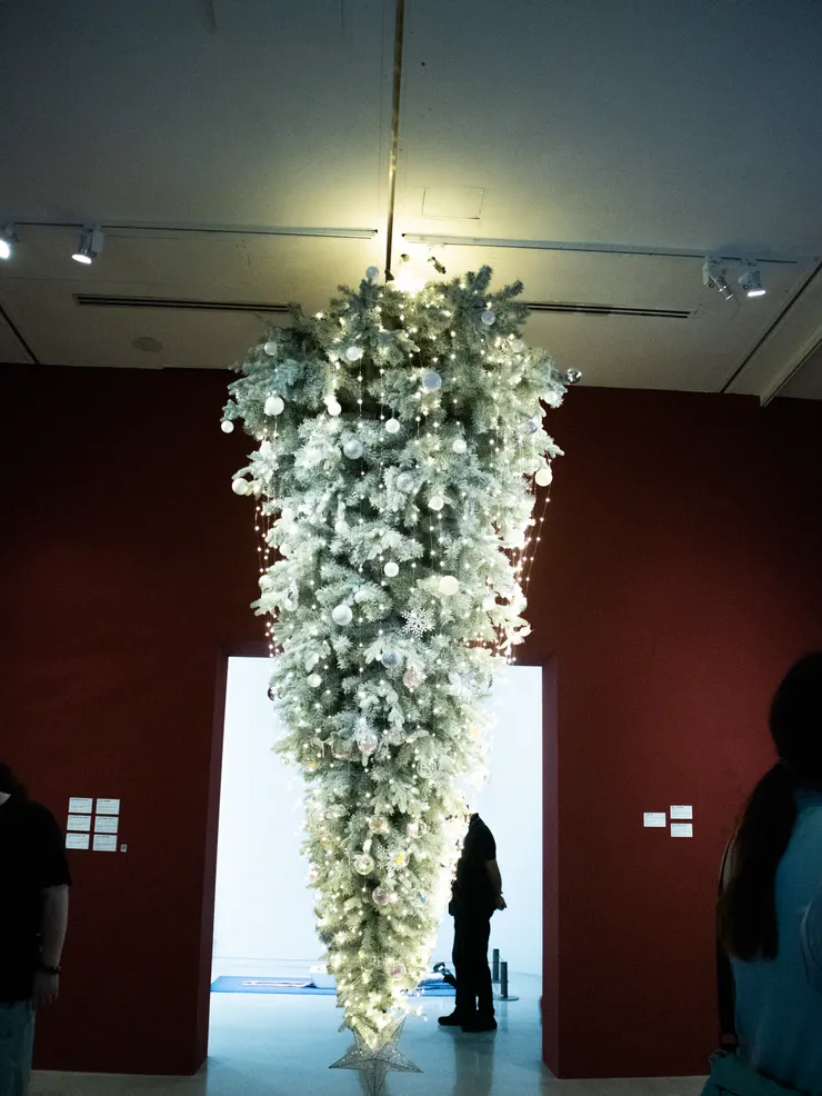 吳梓寧《工人智慧》聖誕玻璃彩球的NFT競標