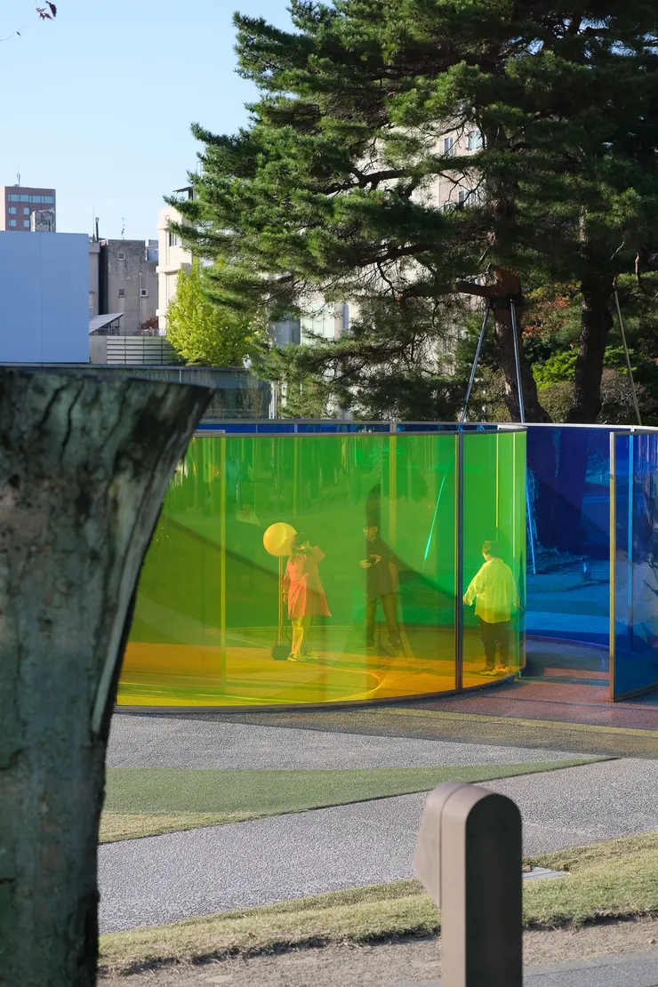 遊覽車路過金澤21世紀美術館