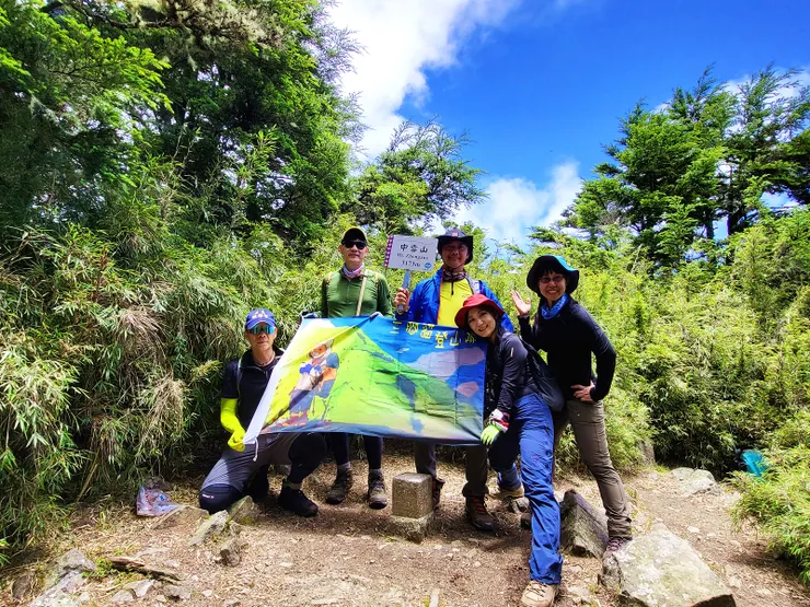 ▲12:05登頂中雪山(H:3173公尺,三等三角點,編號6611號,百岳#79)