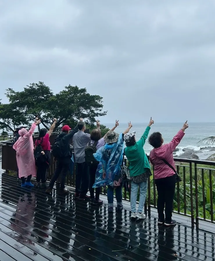 隧道南面出口面對太平洋，龜山島清晰可見