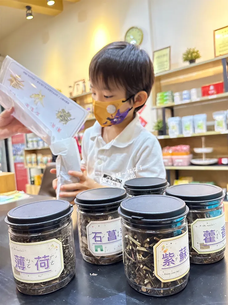 六個不同植物中藥,二寶只不喜歡藿香,其他都很愛。