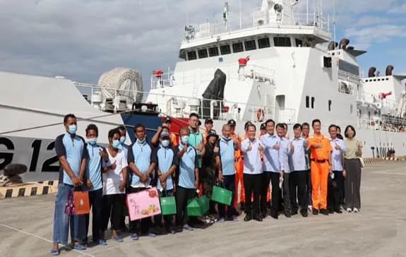 圖說:海巡署執行遠洋救援案件返台合影照。(圖海巡署)