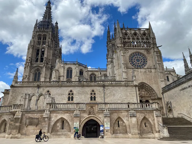 Burgos的教堂維護的非常好，石雕非常之漂亮跟細緻，沿路就它跟leon的教堂很值得一看。