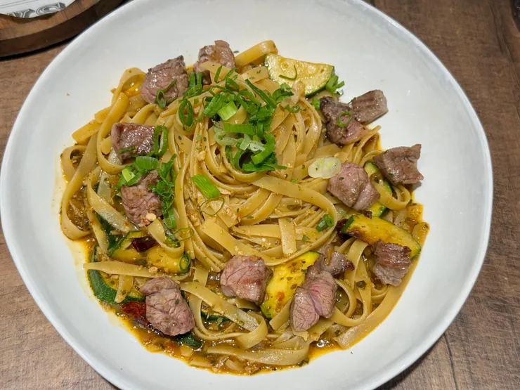 秘醬牛骰子義大利麵   350元