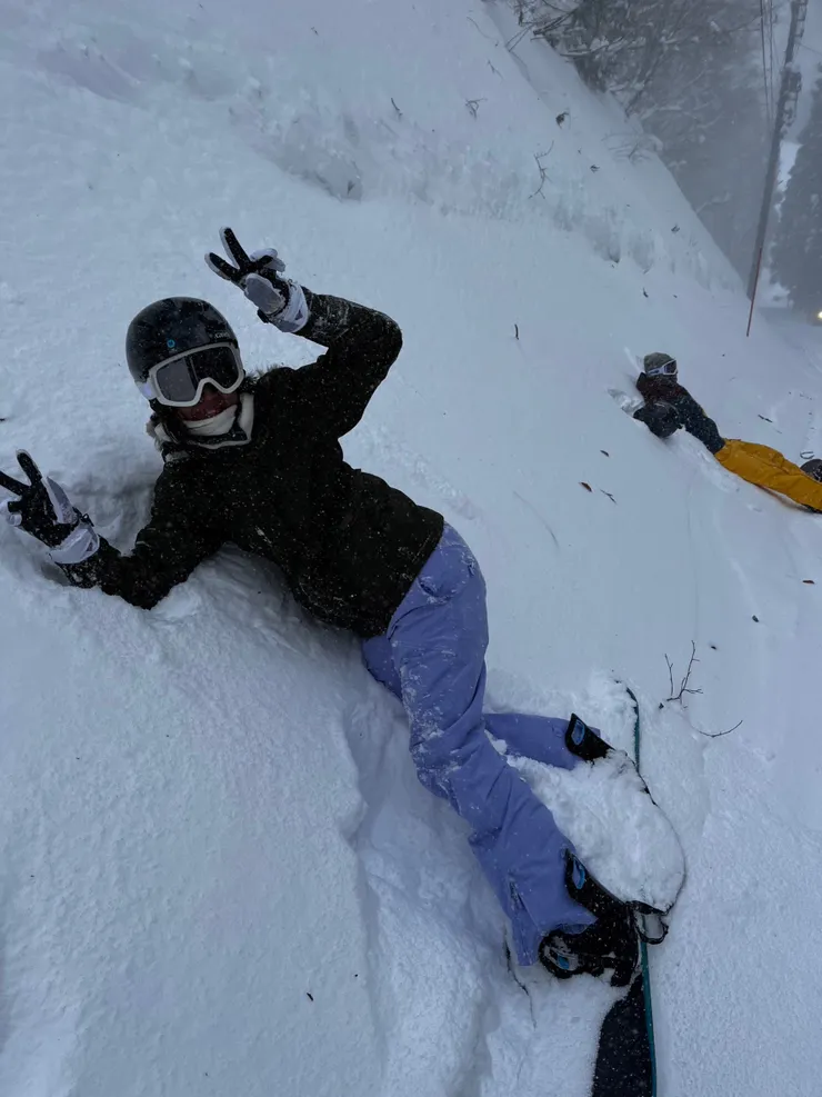 跌進雪裡也還是很開心