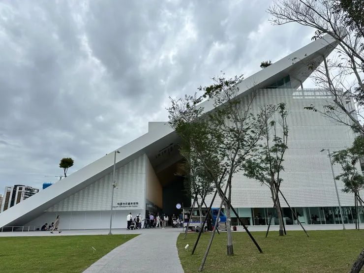 小山丘造型的美術館