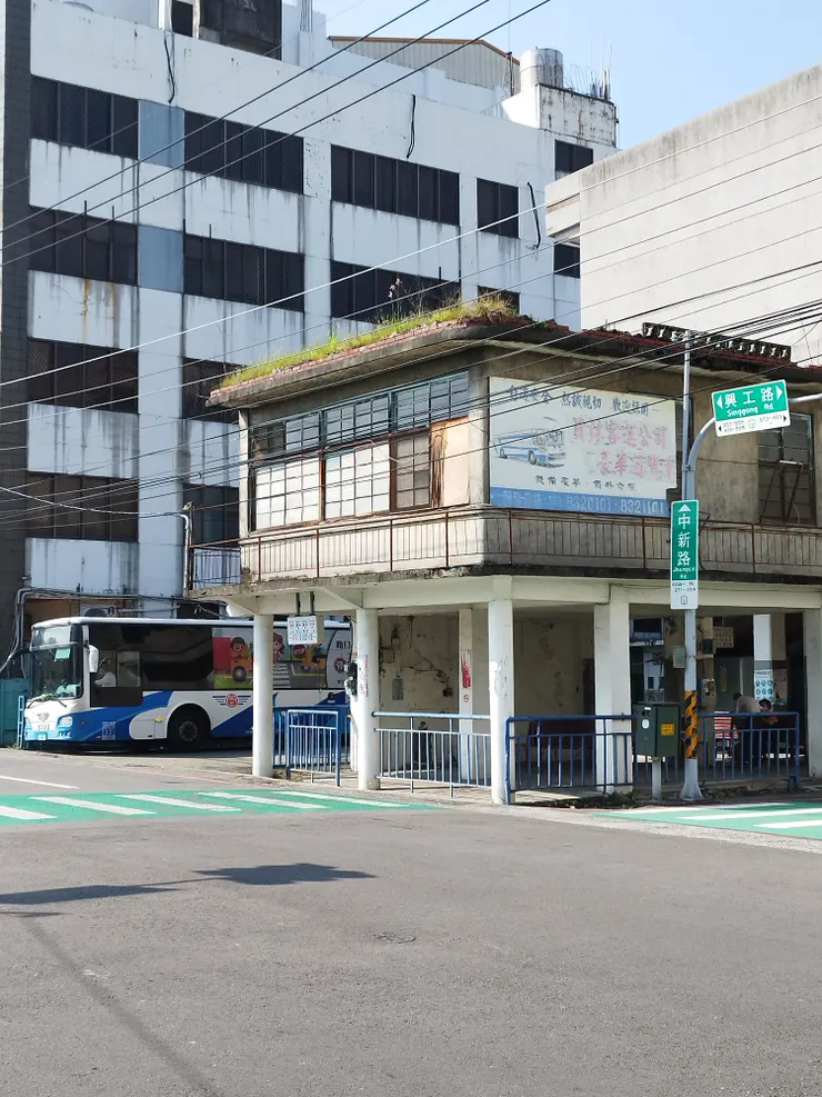 車站外員林客運的車站　未來是否為轉運中心　仍不知　河童拍攝／２０２３年