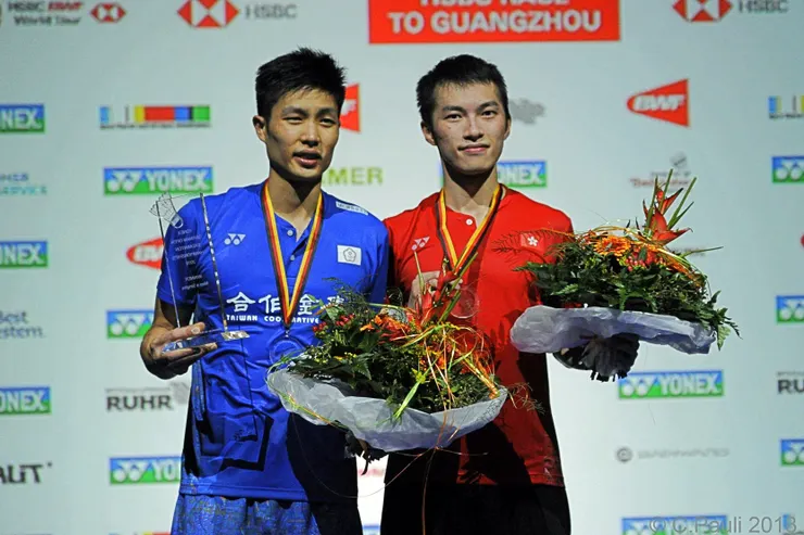 2018年周天成（左）在德國公開賽擊敗伍家朗，衛冕成功。