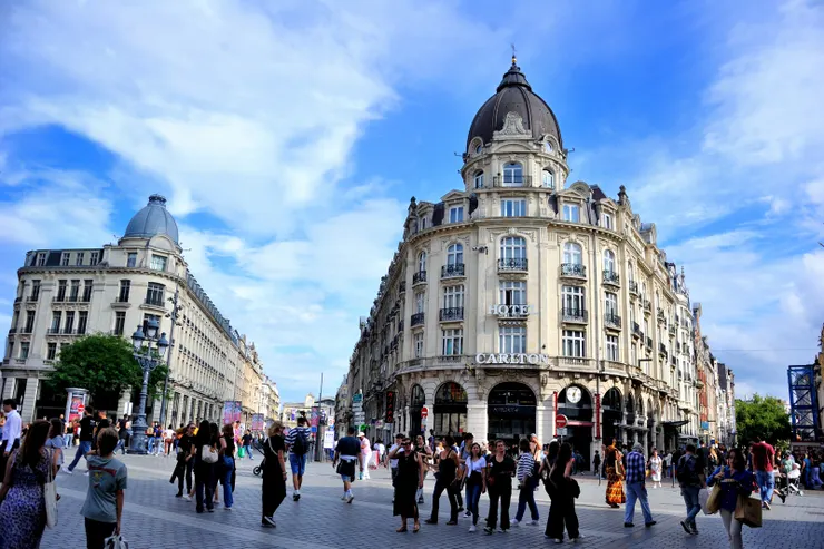 【大廣場邊古色古香的四星級旅館Hôtel Carlton Lille】