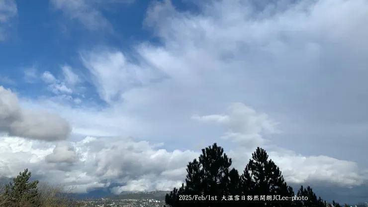 白茫茫地，豁然開朗的正午日出~