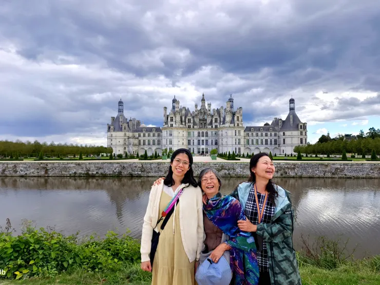 【香波爾樓塔如雲環繞著皇家獵場 文藝復興君主法蘭索瓦一世開創！以之為背景拍照。】