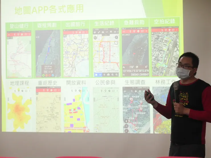 建忠分享離線地圖在生活、職場上的各種靈活運用。(黃思維攝影)