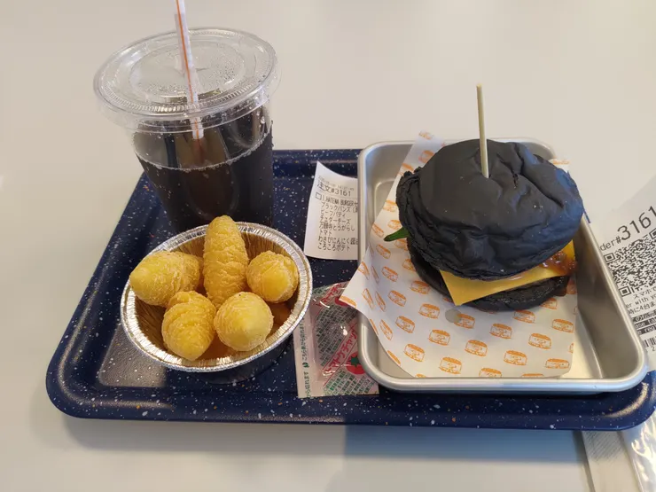 自己組裝的漢堡套餐，口味外觀都很特別