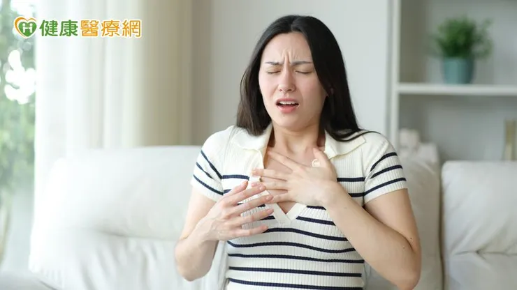 嚴重氣喘的病人會比一般常見氣喘症狀更難以控制，症狀也可能隨時間變化