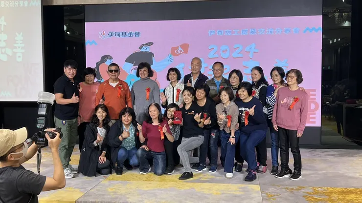 (圖說:感謝志工們投入關懷行列!有你們真好!)