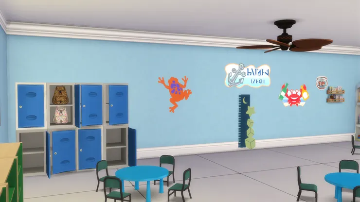 低級生個子矮小，所以桌椅也細小，像幼稚園那樣分組坐。