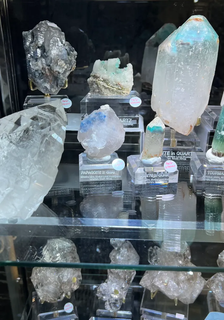 在美國土桑展看到的Ajoite和Papagoite這邊都有!還有赫基蒙水晶!