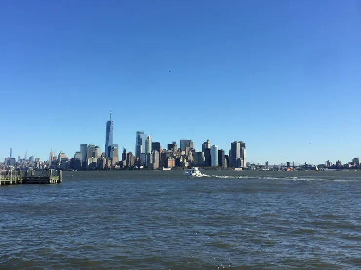 從島上可以把曼哈頓市景盡收眼底