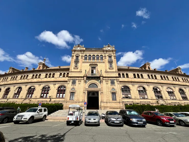 停車場附近西班牙廣場建築群中央門