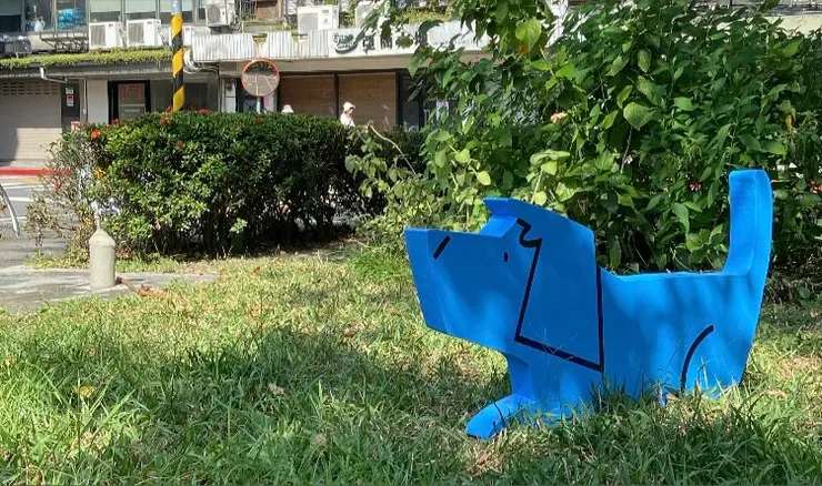 福福在找什麼呢?