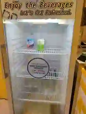 礦泉水和果汁或飲料任君挑選