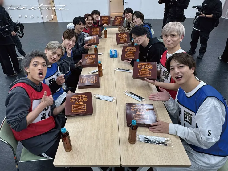 timelesz原本的成員與選秀參加者一起秀豪華和牛便當！