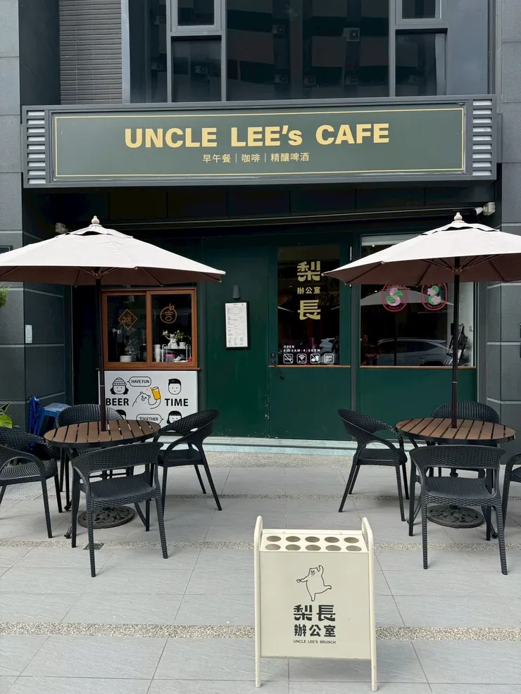 軍綠色文青風的店面很顯眼！