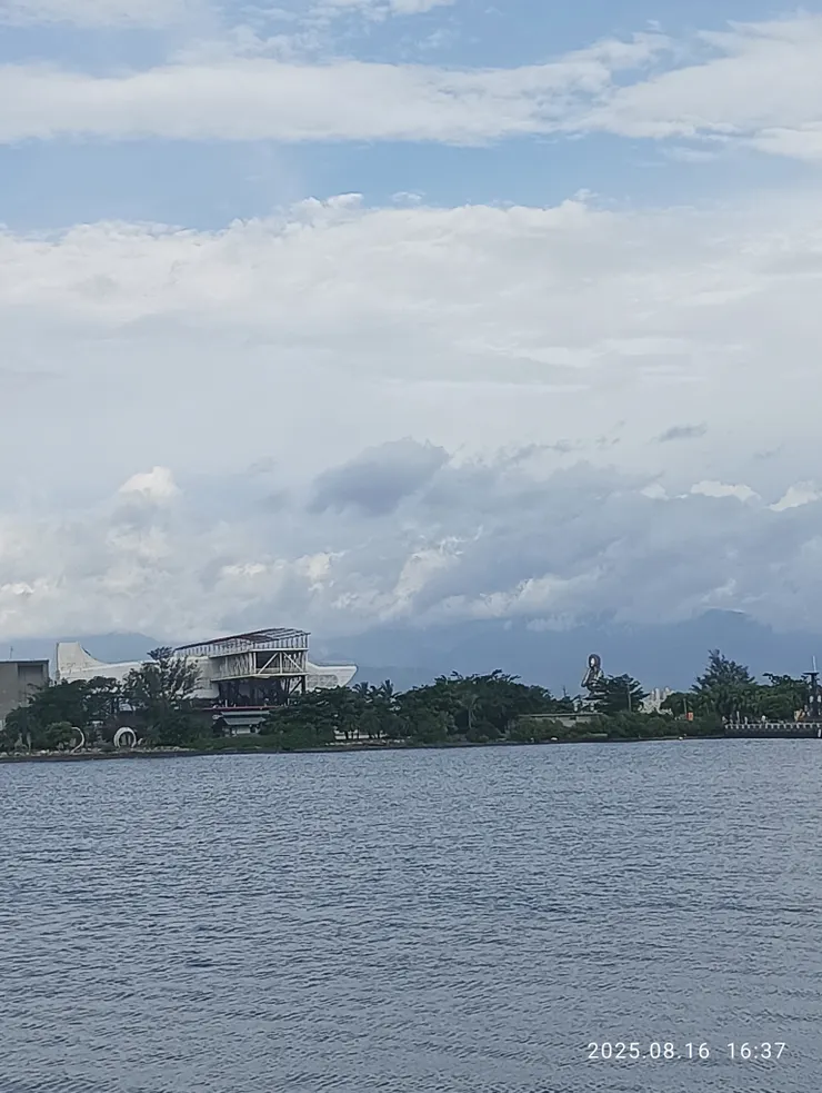 雲自流聚影自散