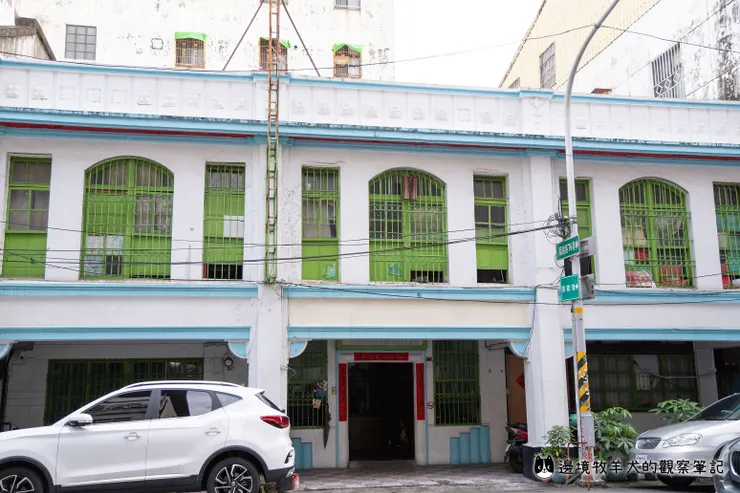 在巷子裡發現了曾經是老旅店的東河大旅社