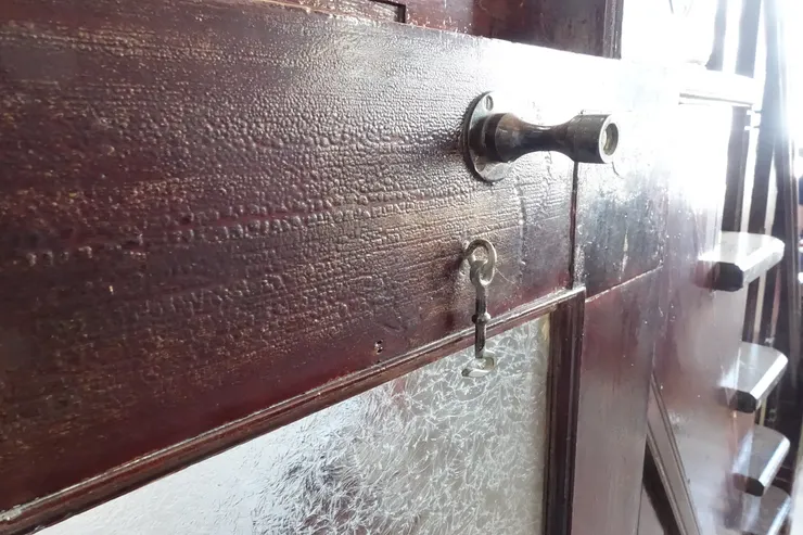 這是鑰匙嗎？鎖孔在哪兒。