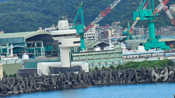 這是基隆港的船舶控制塔!類似機場的塔台!